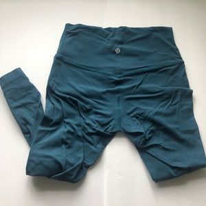 GUC 21” Lululemon Aligns Size 6